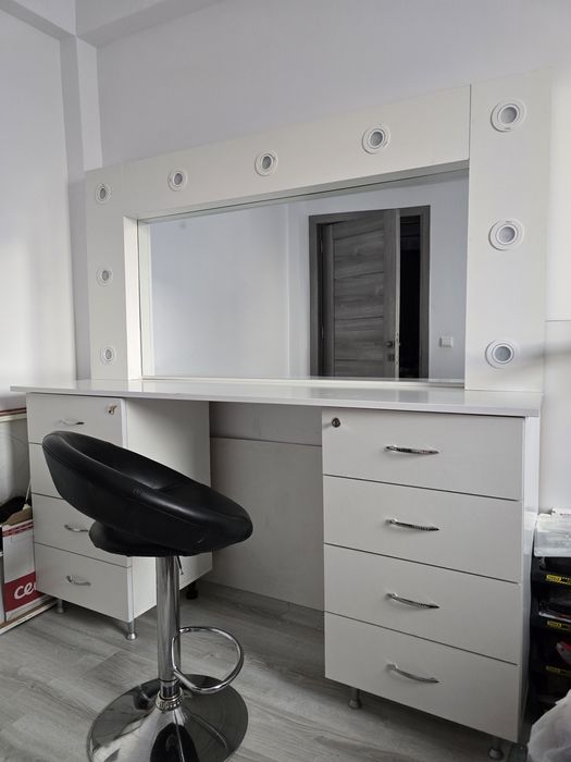 Masa  Make-up Profesională LED+Scaun 1850lei ușor negociabil