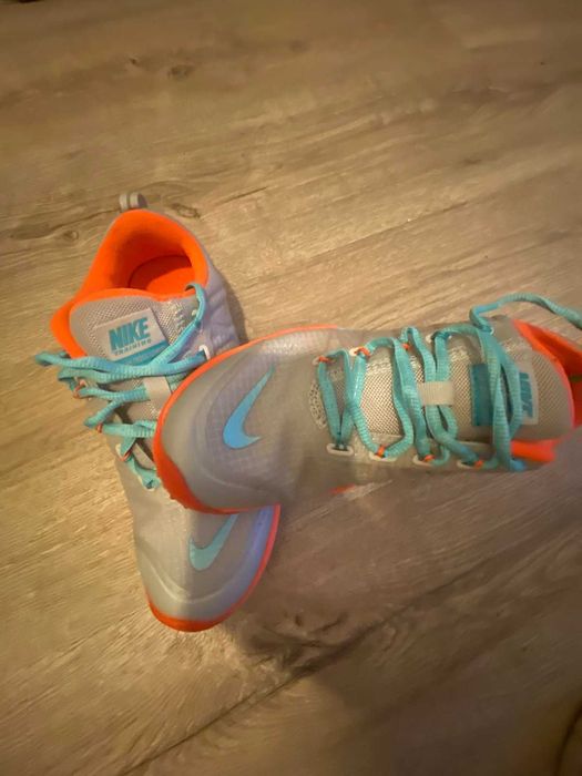 Продавам оригинални маратонки