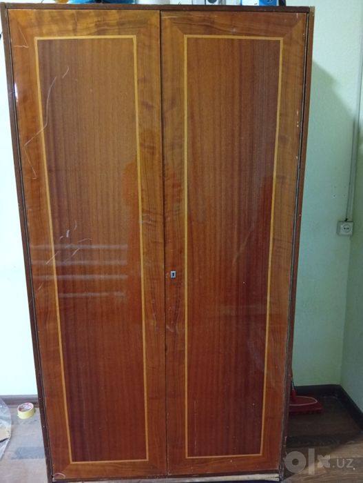 Срочно продам шкаф б/у за 100.000 сум