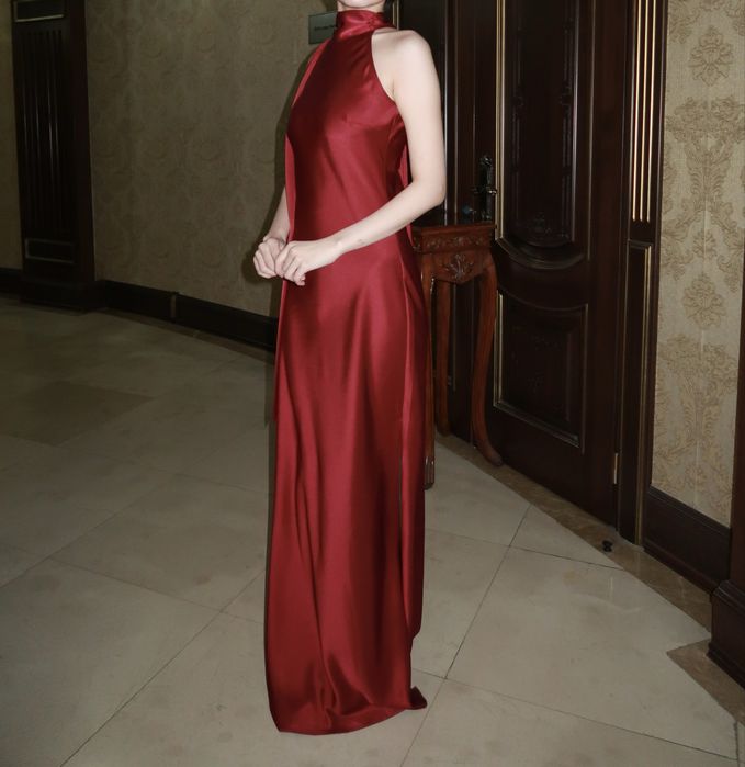 Элегантное платье в оттенке марсала