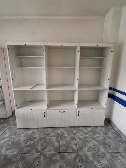 Mobilier pentru spații comerciale