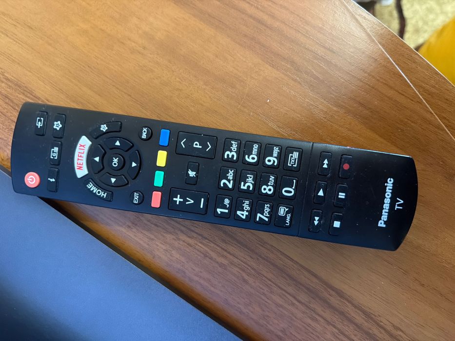 Продавам телевизор Panasonic Smart TV 49”