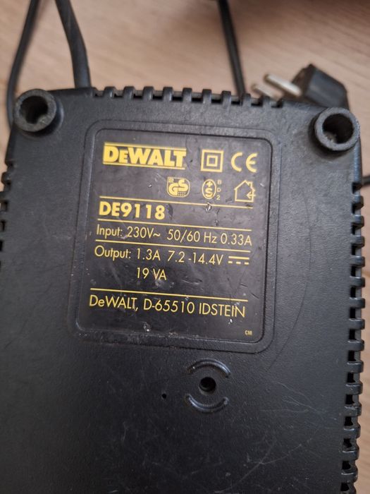 Dewalt комплект винтоверт и ръчен циркуляр  с 2 батерии и зарядно