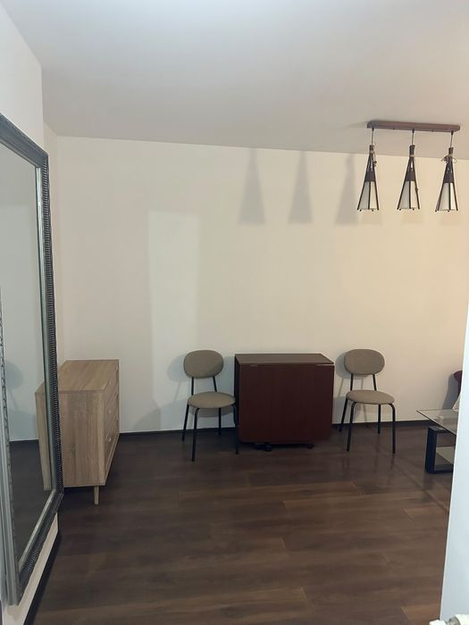 Inchiriez apartament