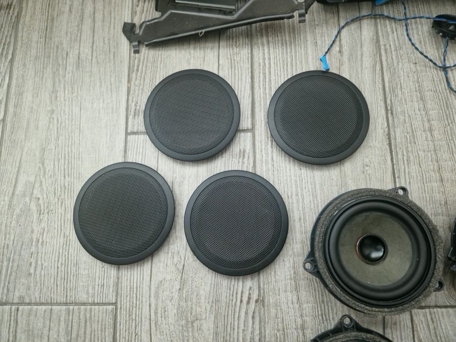 Sistem audio hi-fi boxe, difuzoare, subwoofer, amplificator