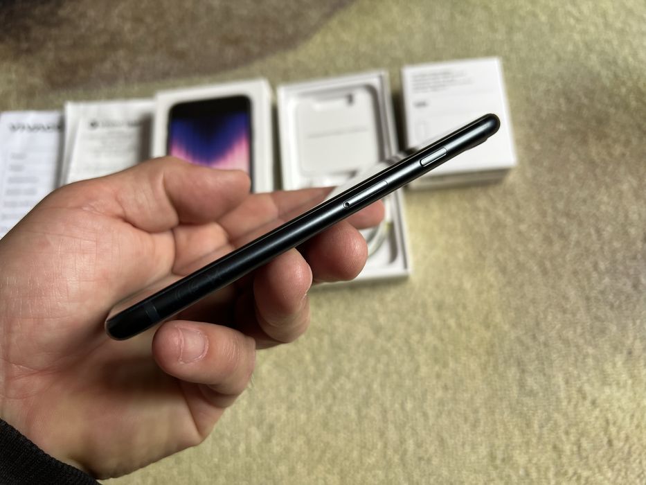 IPHONE SE Аифон се 2023г