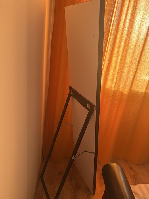 Oglinda de podea