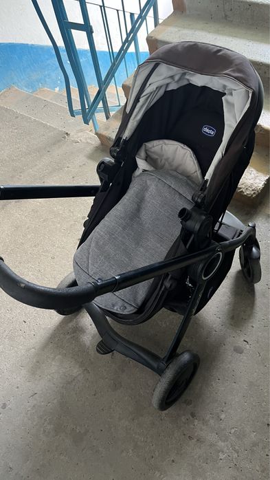 Коляска chicco за 10000 тг.