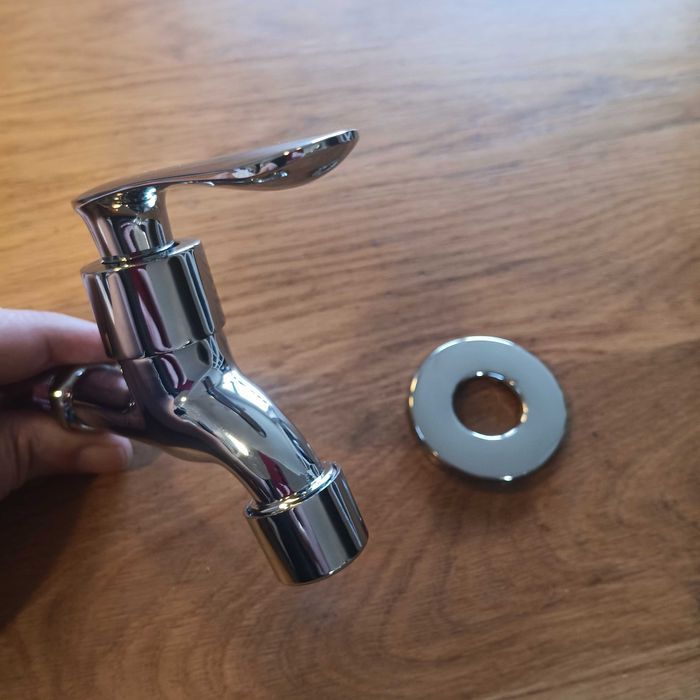 НОВ! Стенен спирателен кран за градина и балкон G1/2 – хромиран