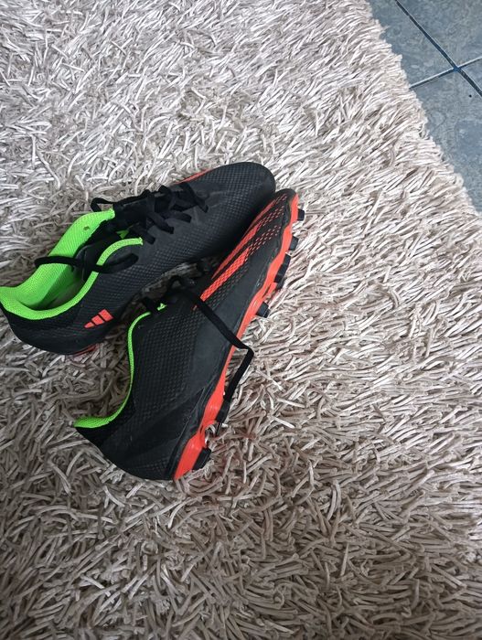 Crampoane adidas ,preț 100 lei
