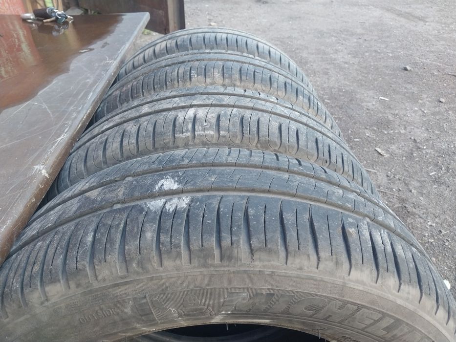 4 шины Michlen 185 65 R14.