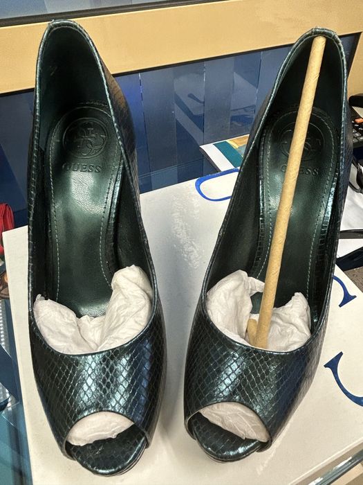 Обувки на ток Guess 37