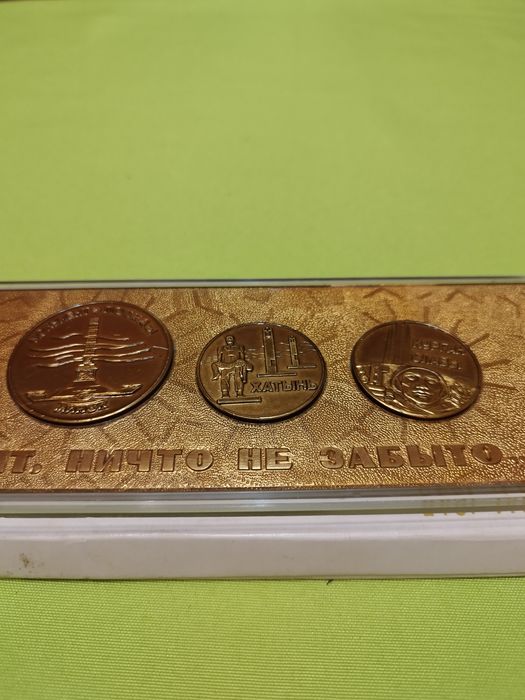 Продавам плакети