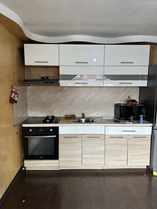 Кухнията се продава със уредите