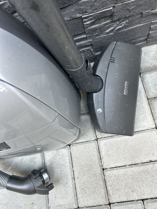 De vanzare Aspirator Miele Silver mod, S 758 de 1800w.