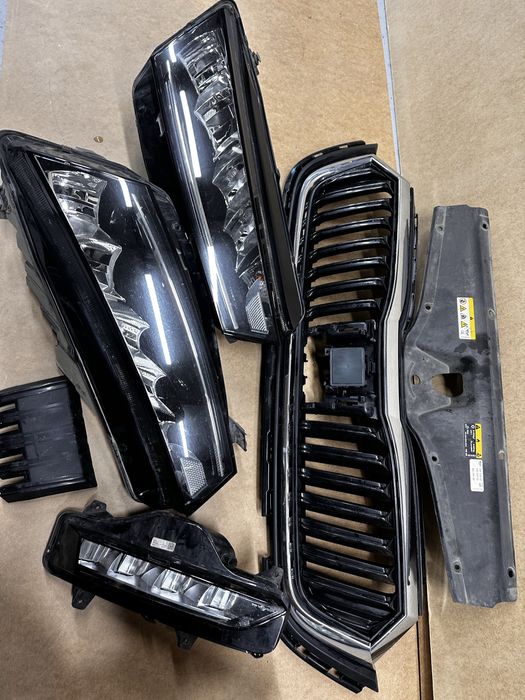 Faruri full led grilă radiator skoda octavia 4.