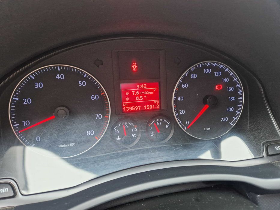 Vând Volkswagen Golf 5