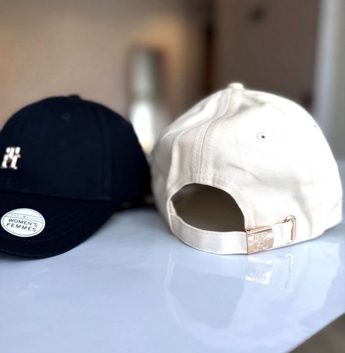 Кепки женские Tommy Hilfiger