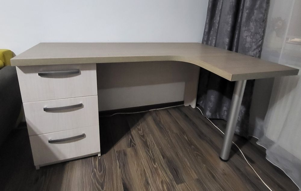 Vand birou pe colt,stare buna