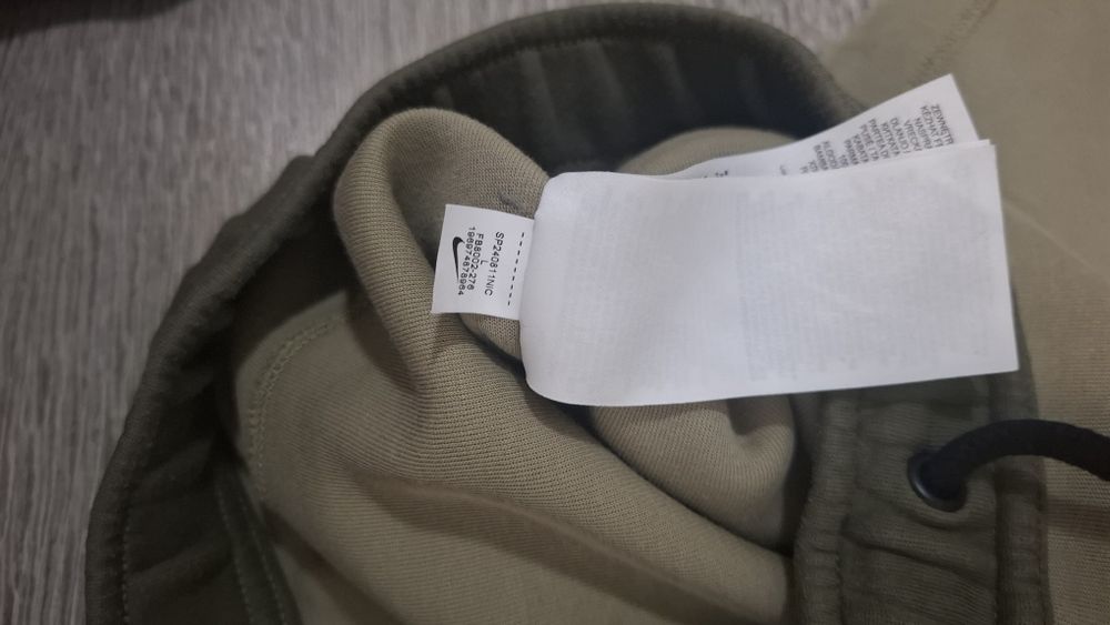 Pantaloni Nike Tech Fleece