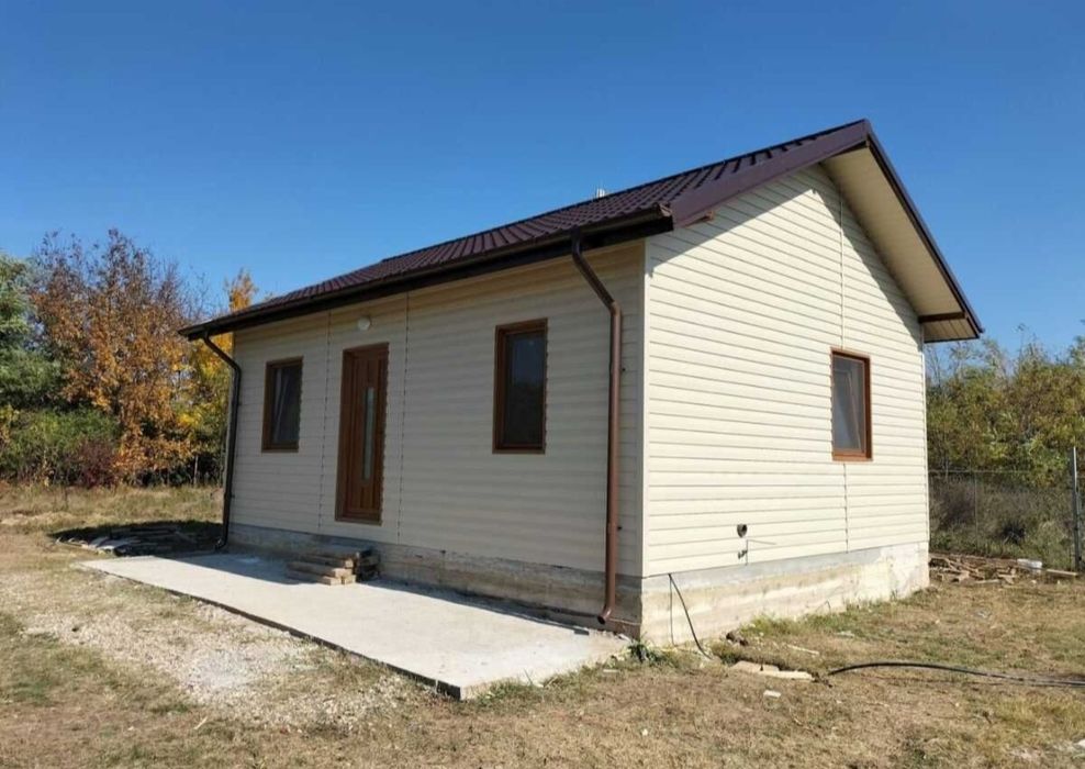 Vând case pe structura metalica