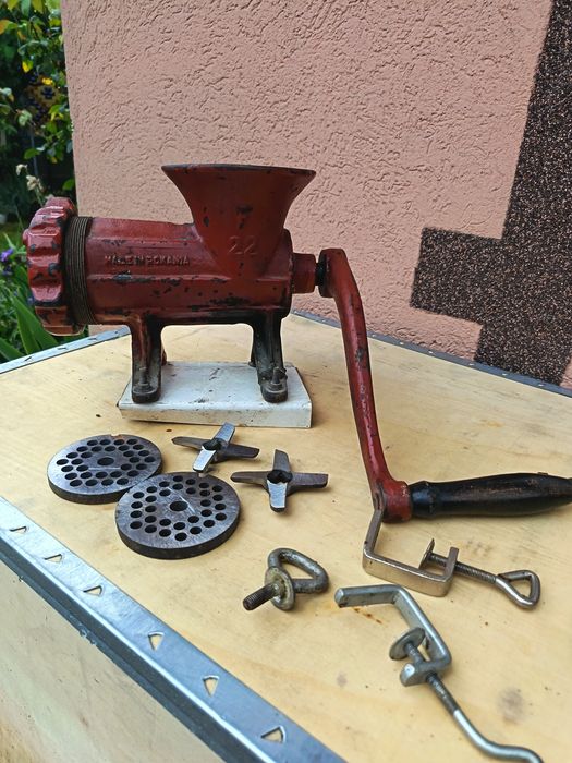 Vand mașini de tocat și masina de cârnați