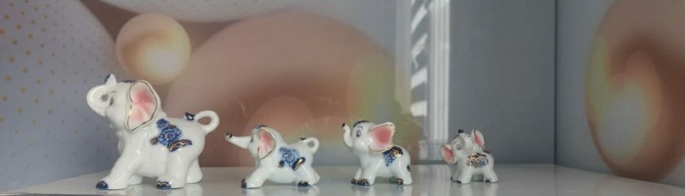 Фарфоровые статуэтки.