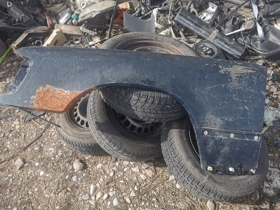 Запчастей на машине машину мерседес