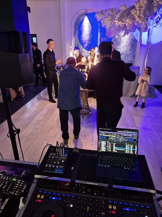 Dj/Mc evenimente nunti botezuri cununii petreceri private