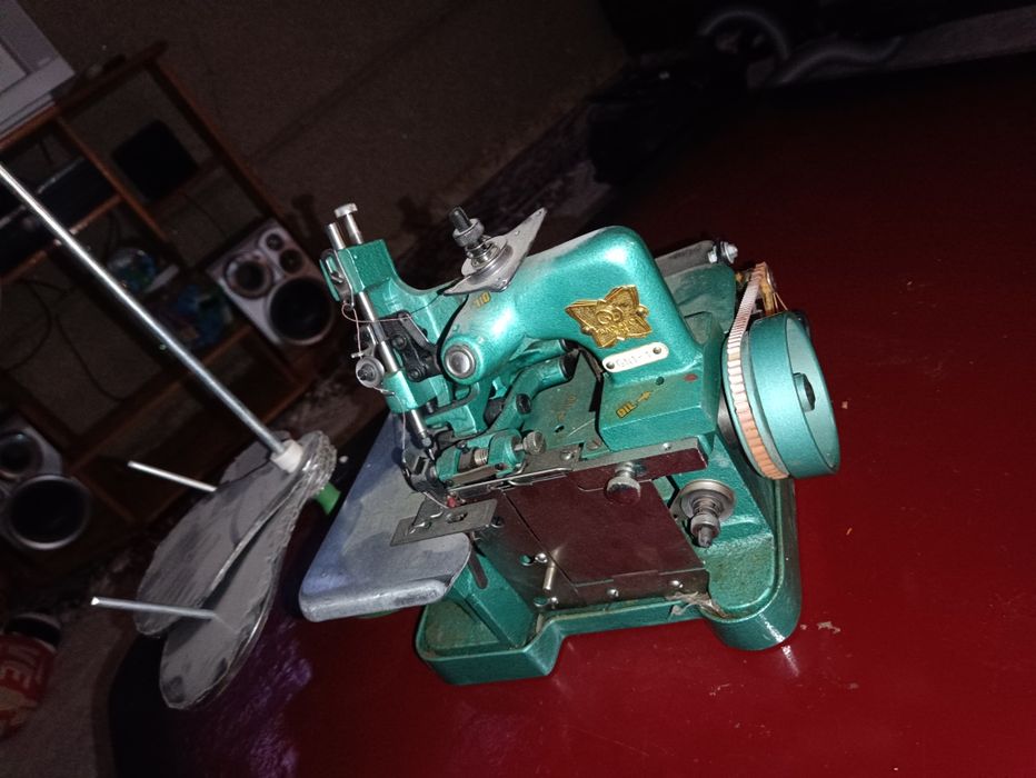 Оверлок машинаси сотилади холати янги ишлатмаган манзил Сагдианада к