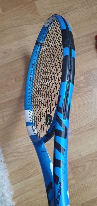 Vând racheta de tenis Babolat.