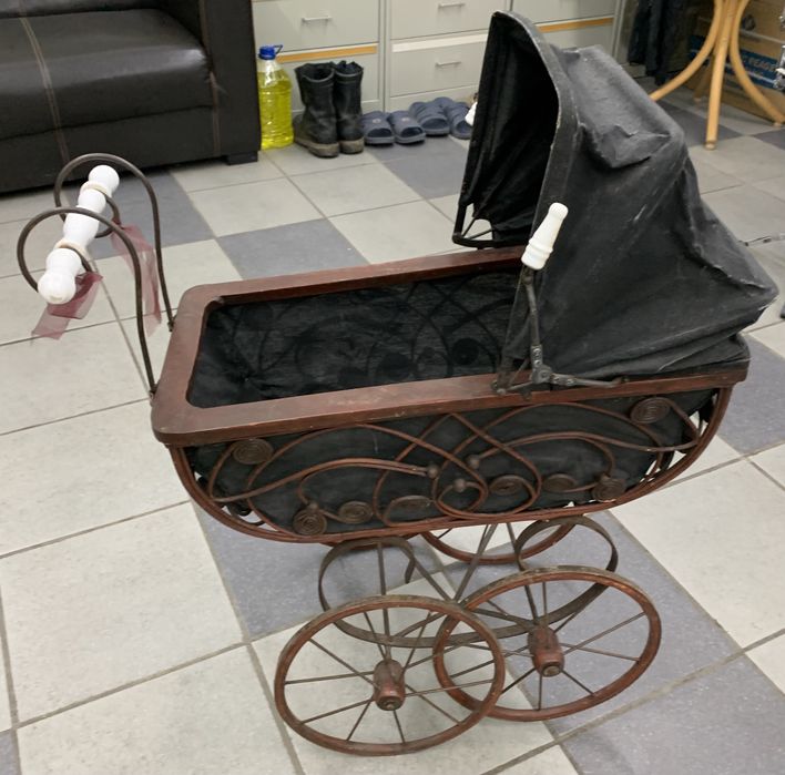 Cărucior copil (antic)