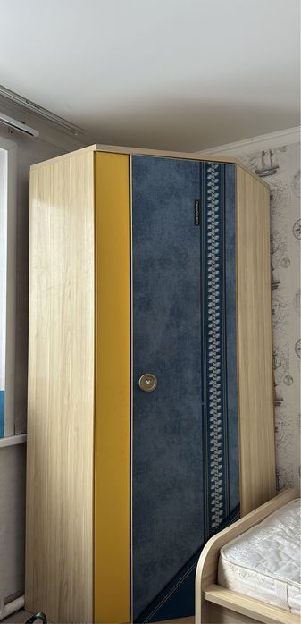 детский шкаф для одежды,стол детский