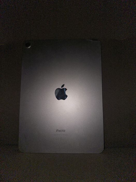 Продам ipad air 2024 года выпуска в хорошем состоянии