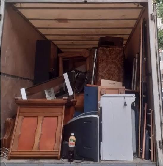 Debarasare apartamente servicii de curățenie defrișare teren