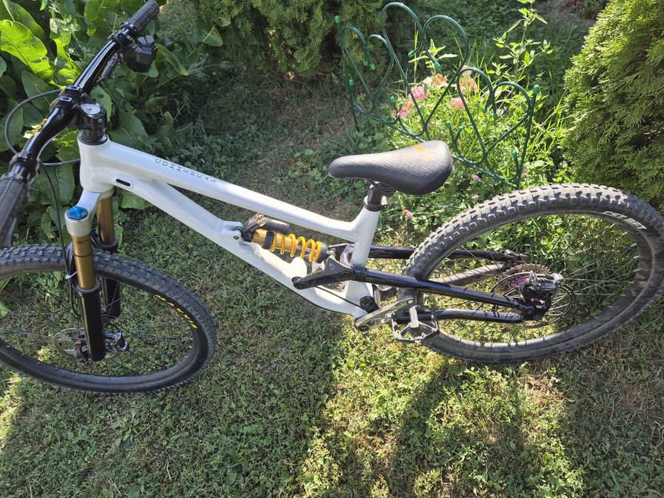 Продам велосипед двухподвесс Commencal clash