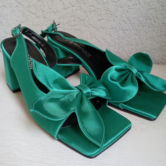 Босоножки  новые