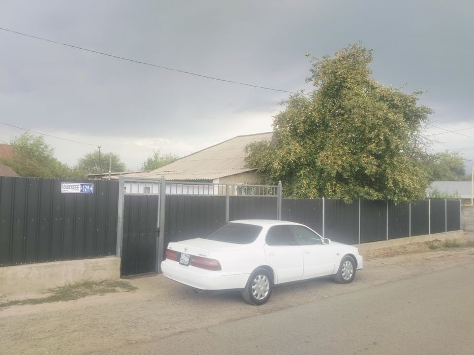 Частный дом находится посёлке Айтей.