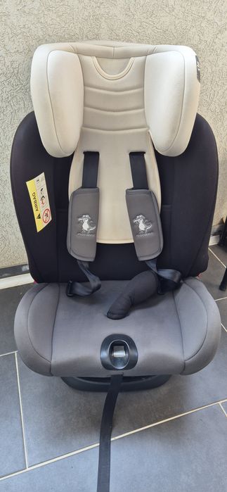Scaun auto cu isofix