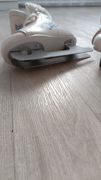 Продам детские коньки, размер 28