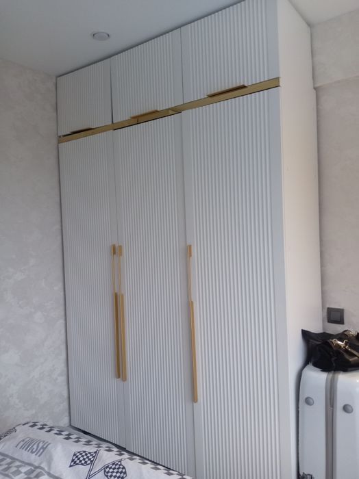 Продам плательный шкаф. Белый МДФ.