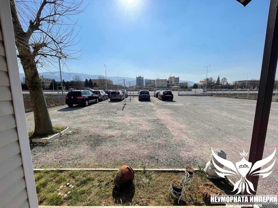 Продавам обществен обект 4989кв. първа линия пътя Асеновград - Пловдив