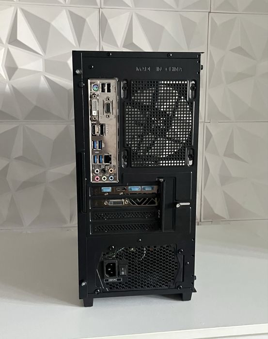 i5 7500 RX 580 8GB 16GB RAM WINDOWS 11 PRO Геймърски Компютър