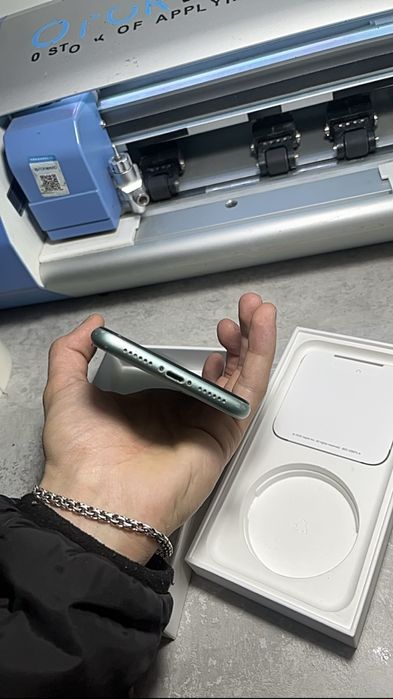iPhone 11 128ГБ 75АКБ полный комплект