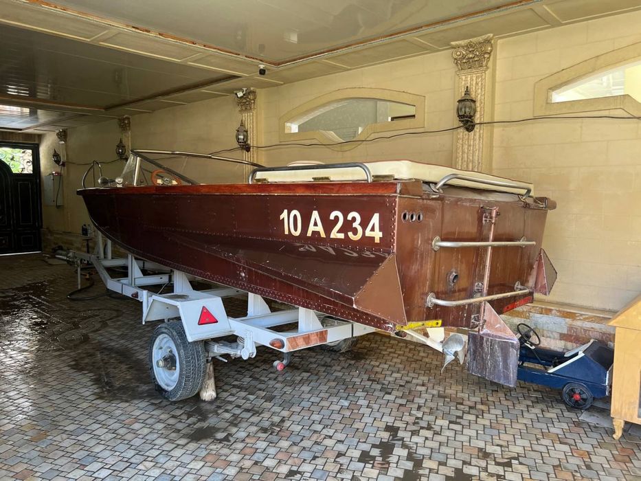 Продаётся катер Амур м в хорошем состояние.  Возможно обмен на каптиву