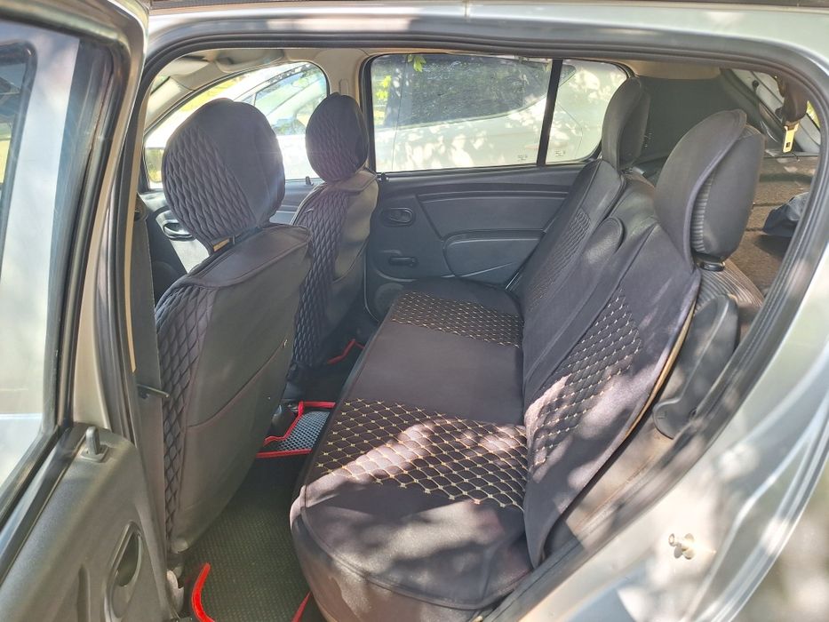 Продаю машину Reno Sandero 2012