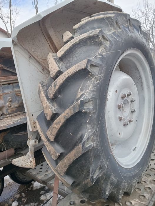 Vând Tractor Lamborghini