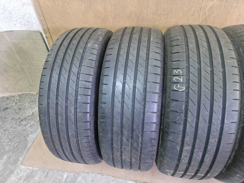 4 Bridgestone R18 235/60
летни гуми
DOT1223