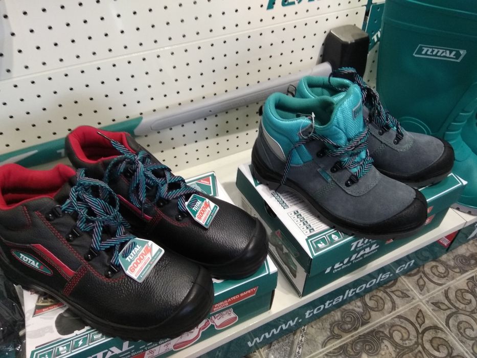 Продаются строительные ботинки