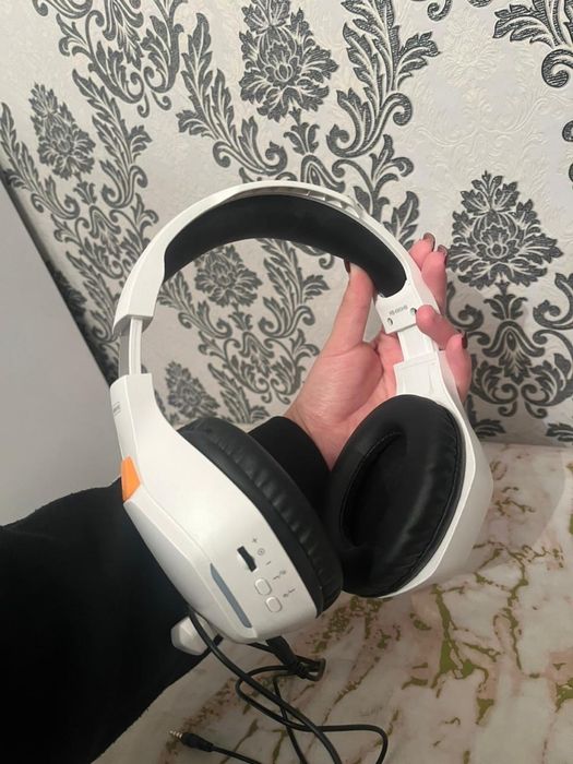 Продам наушники в хорошем состание